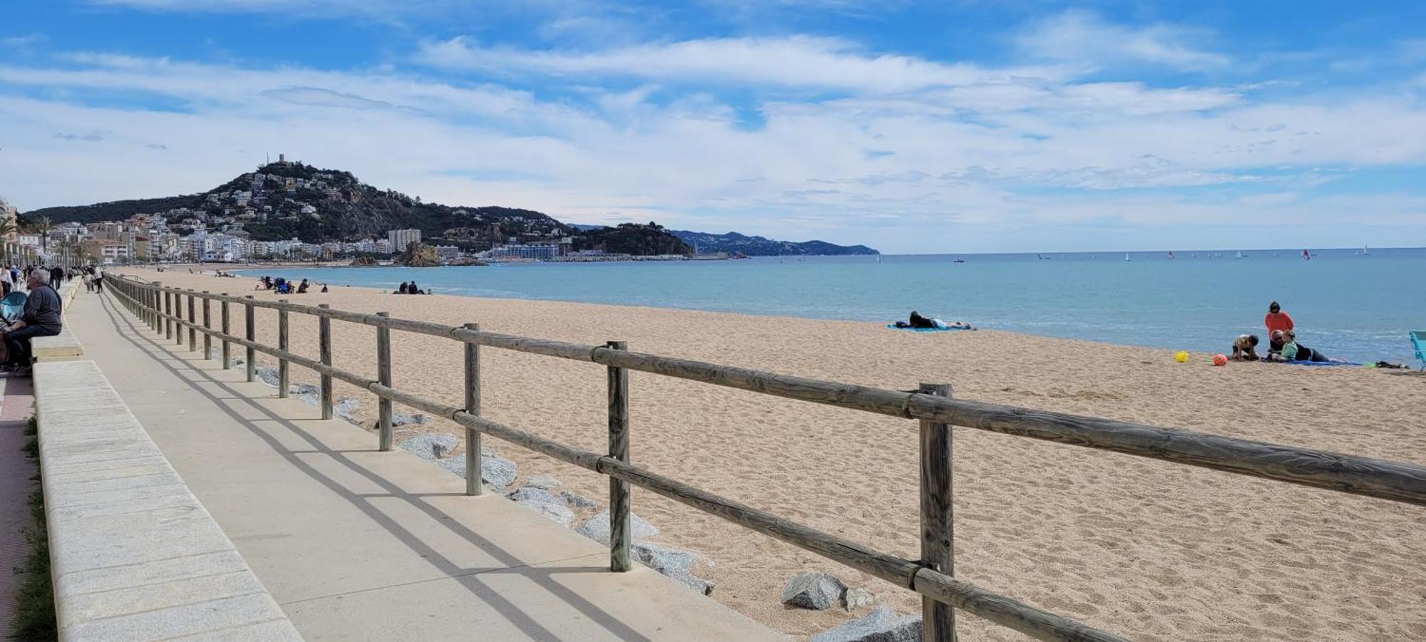 Vistes Al Mar Ideal Per Parelles I Teletreball Бланес Екстериор снимка